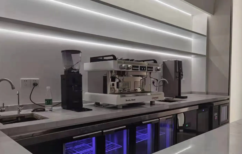 公司辦公室里意式和美式咖啡機哪個好？有什么區別？